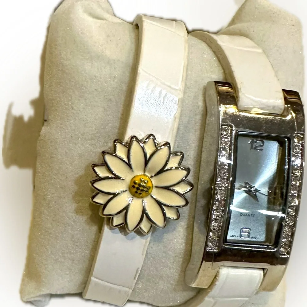 VTG WHITE DAISY WATCH SET LEATHER BAND SLIDER QUARTZ JAPAN SINGAPORE MOVT EASTER